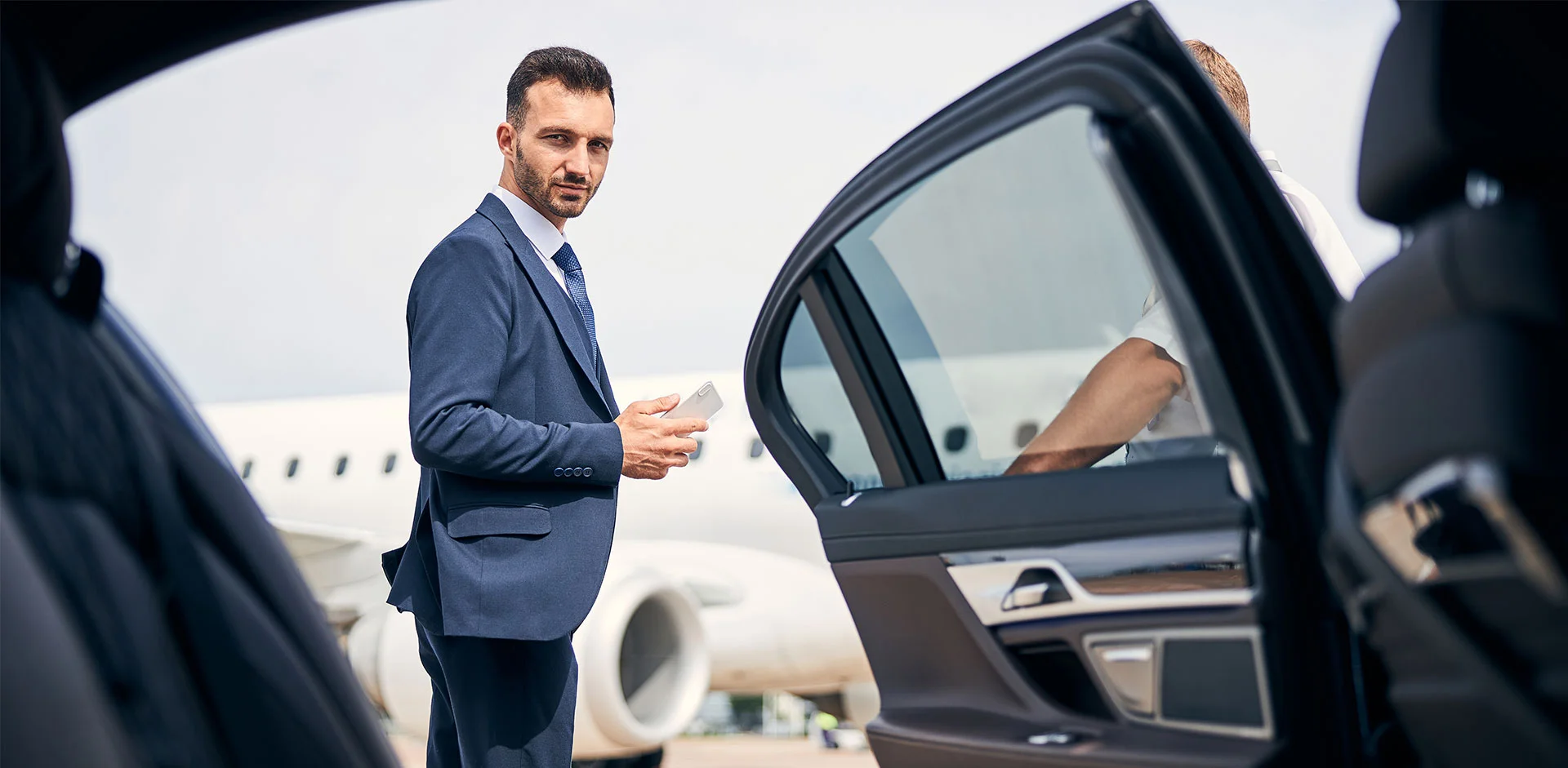 Driver's information will be provided at least one hour prior to the appointment time. If you need to contact us for any reason, please contact our call center. (Open hours: 8:00-23:00 / Japanese, English, and Chinese are available).